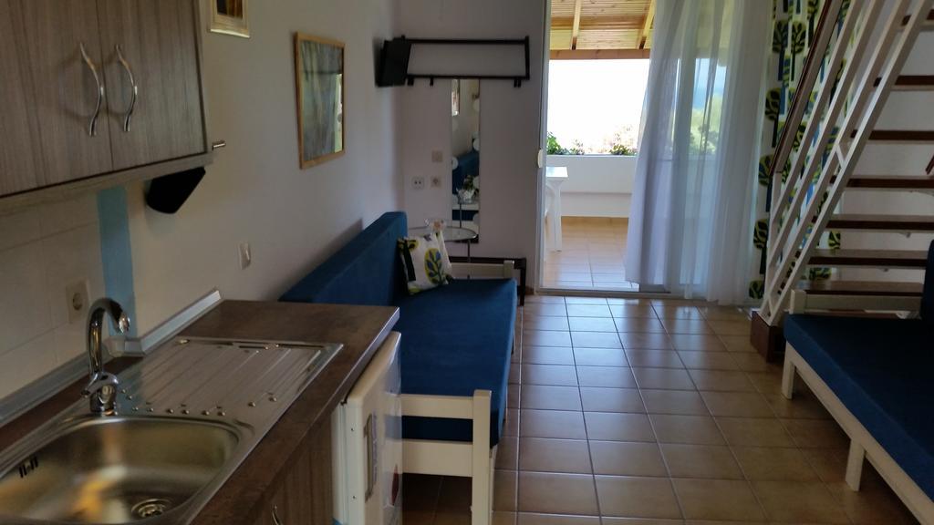 Ferienwohnung Amparoudes Kriopigi Zimmer foto